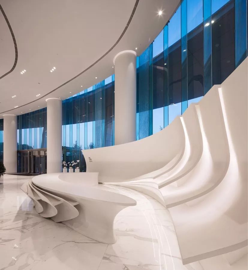 新力地產(chǎn)與天華為南昌新力中心打造了4.2m高闊層高、地下雙層超大專(zhuān)屬車(chē)庫(kù)