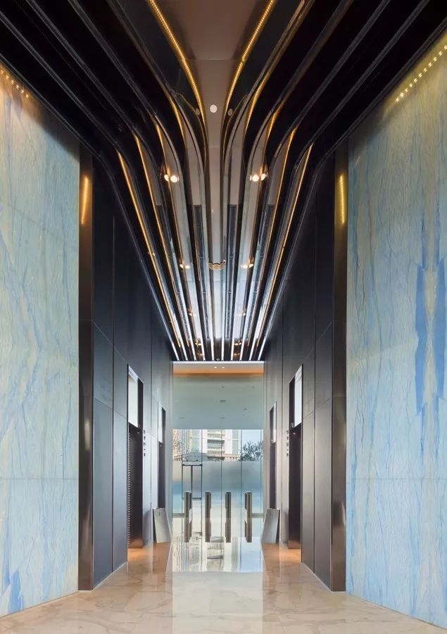 新力地產(chǎn)與天華為南昌新力中心打造了4.2m高闊層高、地下雙層超大專(zhuān)屬車(chē)庫(kù)